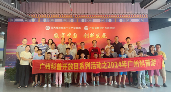 合影小.jpg